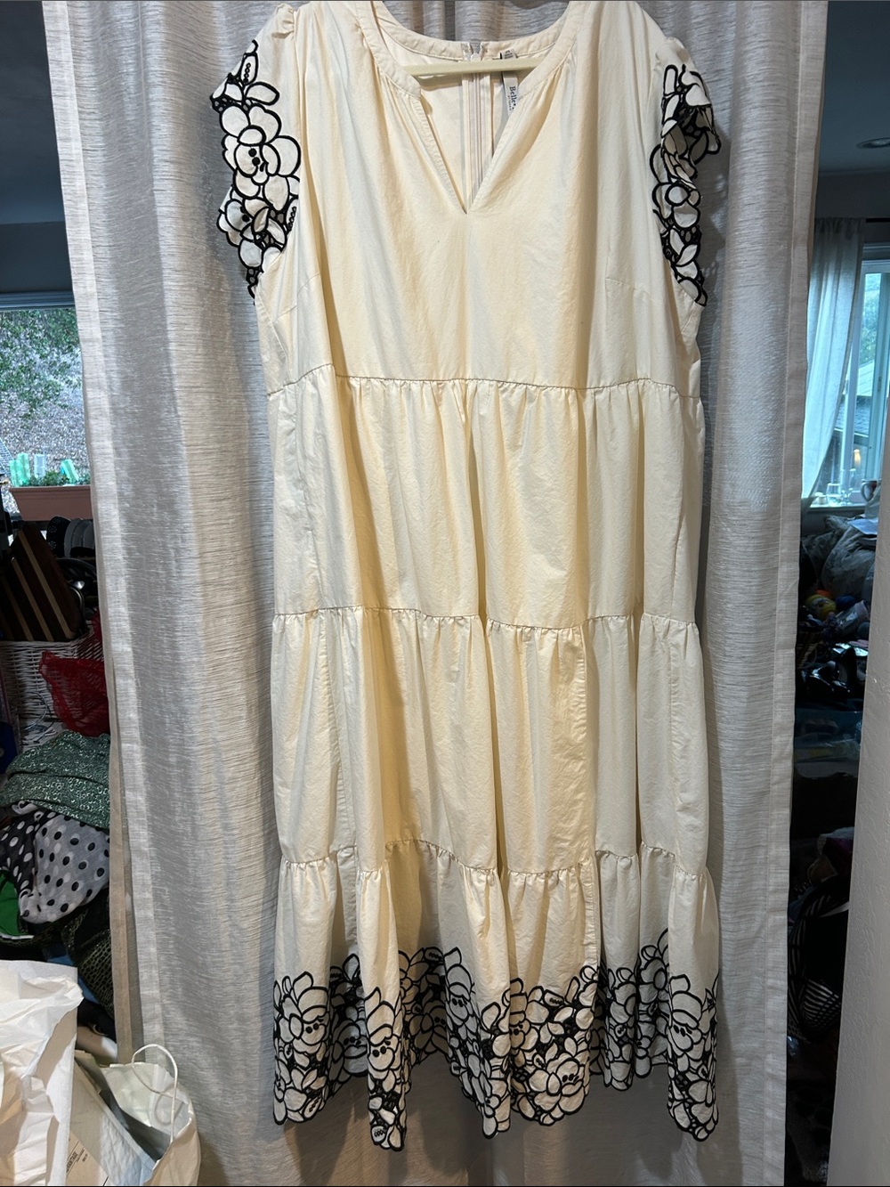 Cream dress with black floral trim - Picture 2 of 4